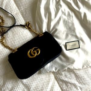 GUCCI Velvet Marmont Shoulder Bag Black
